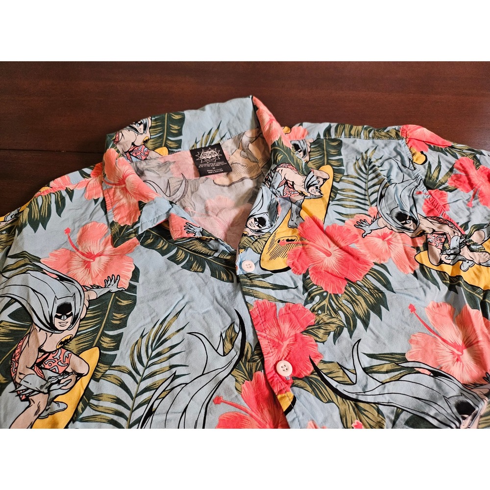 Batman Classic TV Series Shirt Mens Medium Blue Floral Surfing Batman Rayon